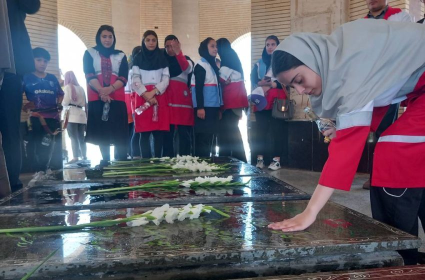  برگزاری برنامه سفینه نجات برای اعضای خواهر هلال احمر شهرستان میانه در مزار شهدای گمنام