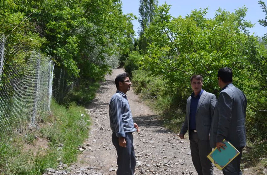  بازدید بخشدار کندوان از راه روستای قشلاق موسی بیگلو به طرف مراتع کوهستانی