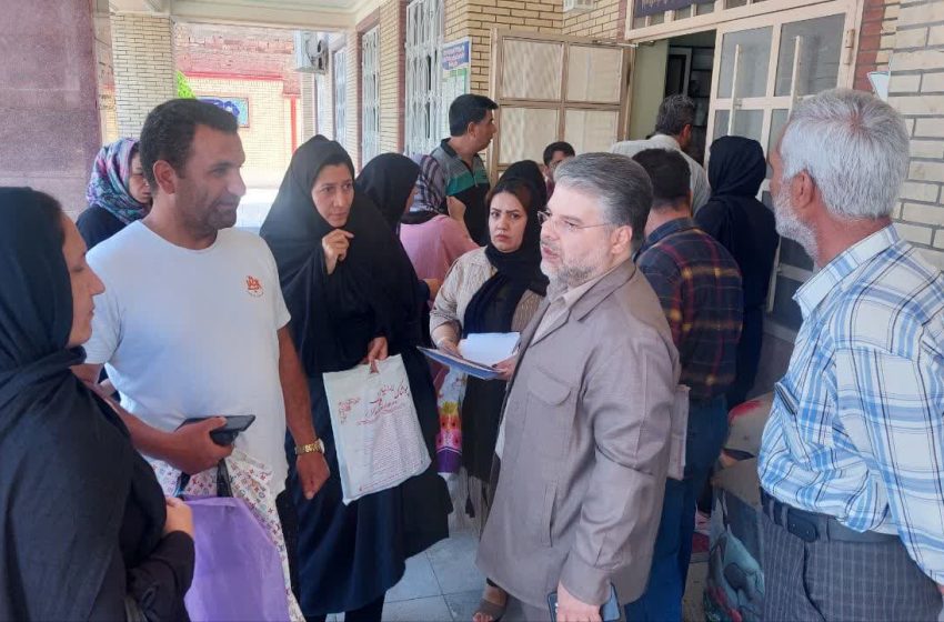  معاون سیاسی فرماندار، روند ثبت نام دانش آموزان در مدارس را بررسی کرد