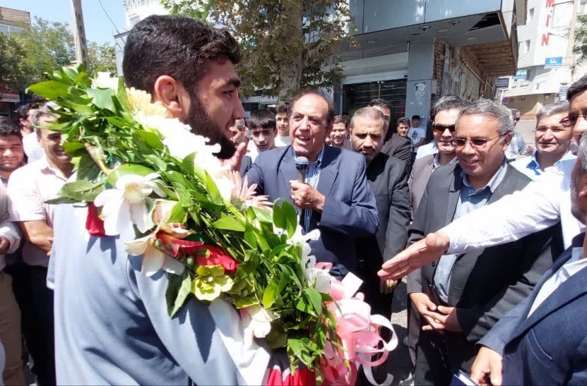  از نایب قهرمان کشتی فرنگی جوانان جهان استقبال شد