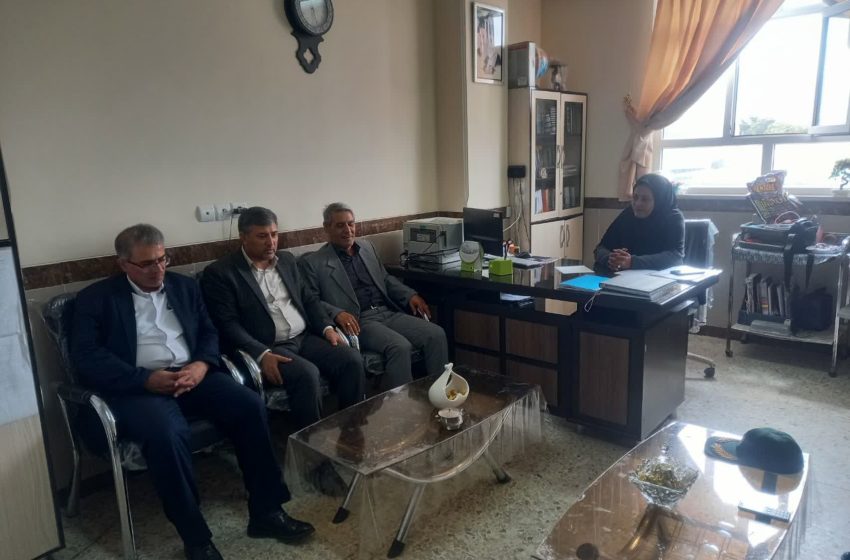  حضور بخشدار مرکزی میانه در مدارس آچاچی به مناسبت بازگشایی مدارس