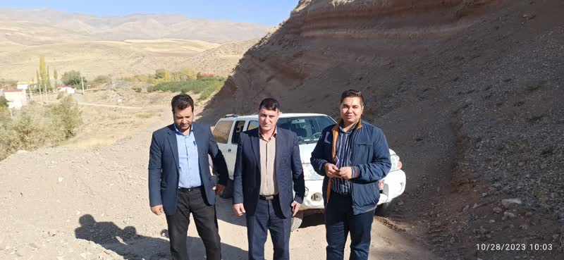  بازدید بخشدار کندوان از بهسازی راه روستای قره حاجیلو
