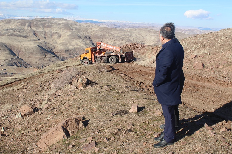  بازدید بخشدار کاغذکنان از روند احداث و ایجاد زیر ساخت دکل ارتباطات سیار روستای قاراب علیا