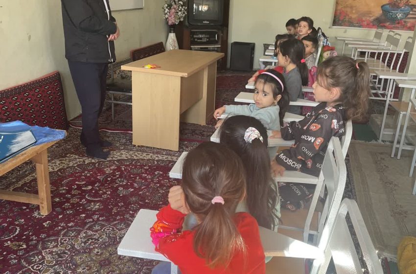  بازدید بخشدار کندوان از مهد قرآن شهر ترک