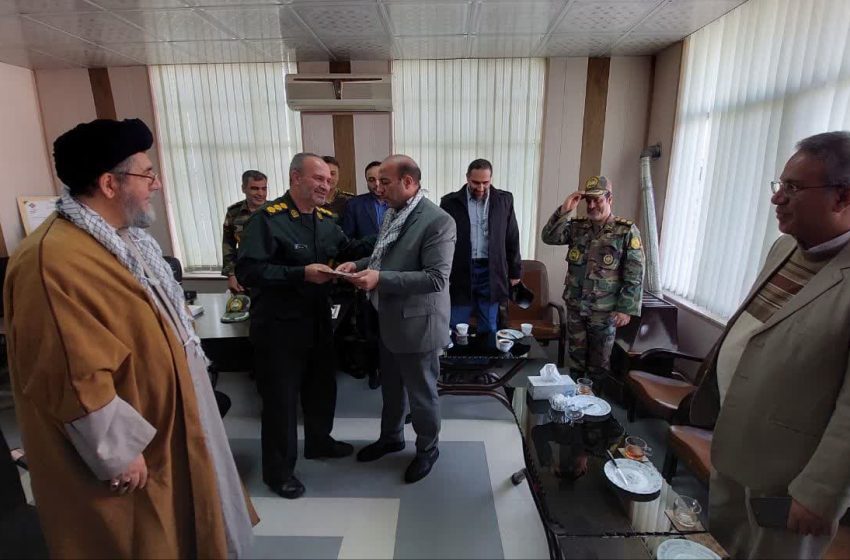 حضور فرماندار در سپاه ناحیه میانه برای تبریک روز پاسدار