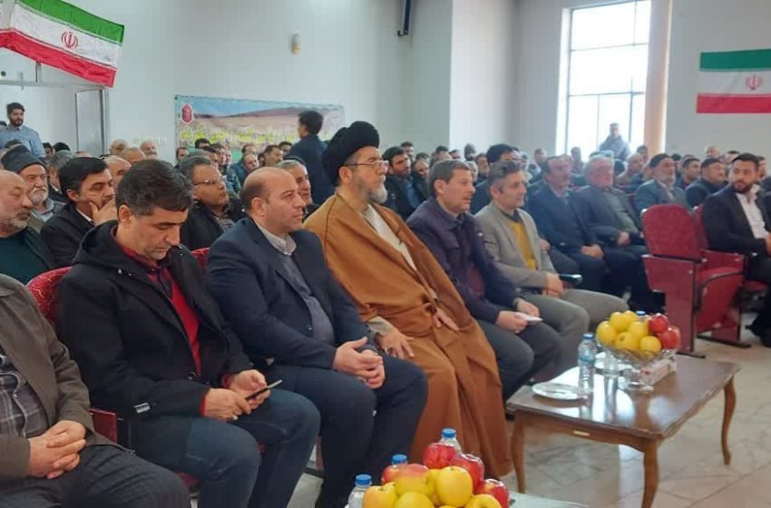  جشن انقلاب و تجلیل از نفرات برتر بخش تولید کشاورزی در شهرستان میانه برگزار شد