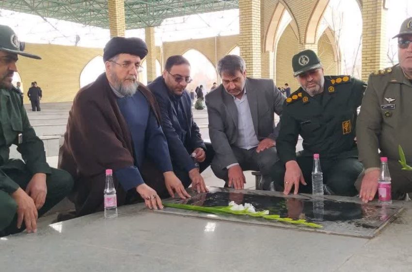  مزار مطهر شهدای میانه غبارروبی شد