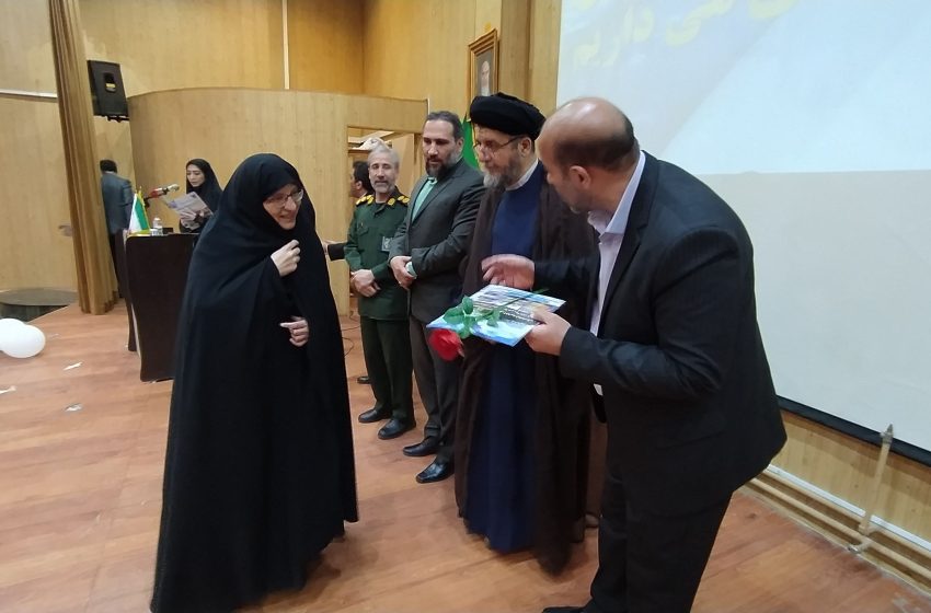  از اساتید برگزیده دانشگاه آزاد اسلامی میانه تجلیل شد