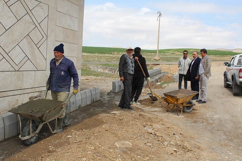  بازدید بخشدار کاغذکنان از روند اجرای فاز اول طرح جدول گذاری و بهسازی معابر روستای گل تپه حسن آباد