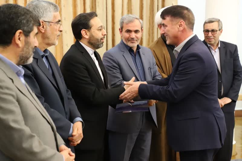  تجلیل استاندار آذربایجان شرقی از بخشدار کند‌وان به جهت کسب رتبه اول شورای آموزش وپرورش در استان