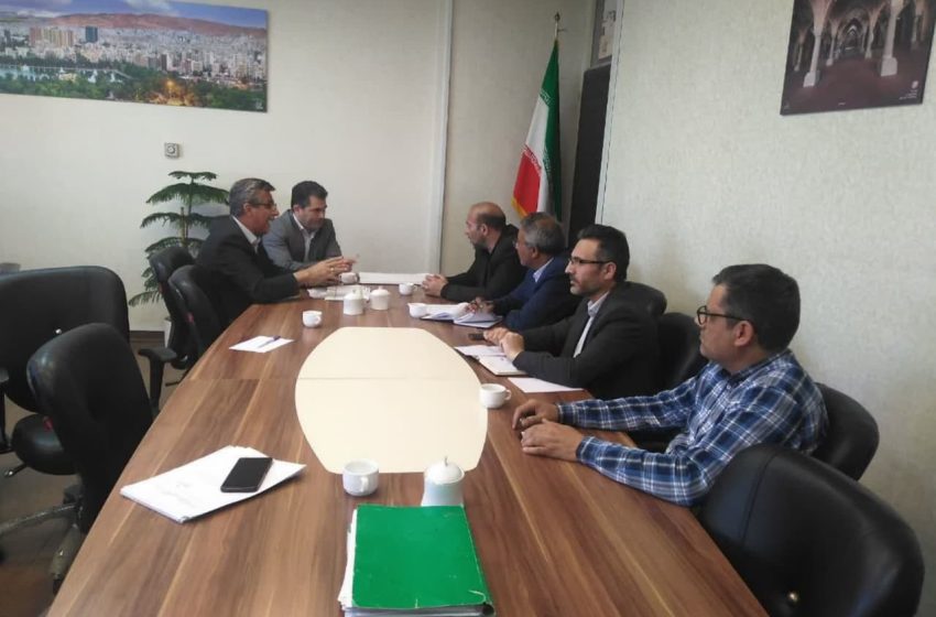  نشست فرماندار میانه با معاون مسکن اداره کل راه و شهرسازی در خصوص بررسی مسائل شهرستان