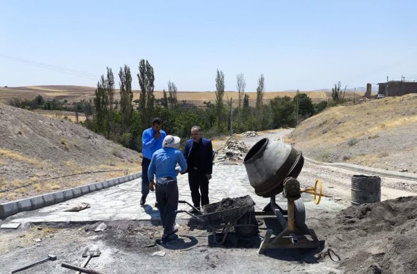  بازدید بخشدار کاغذکنان به همراه دهیار از پروژه سنگفرش معبر اصلی روستای کلیان