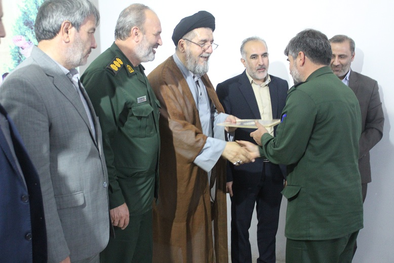  تجلیل و تقدیر بخشدار کاغذکنان از  فرمانده حوزه مقاومت بسیج امام حسن (ع)