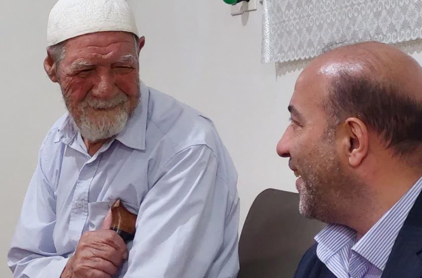  فرماندار میانه با دو خانواده معظم شهید دیدار کرد