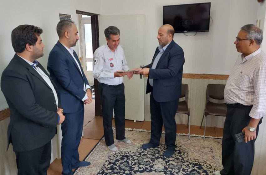  فرماندار میانه با حضور در مرکز اورژانس، این روز را به کارکنان مرکز تبریک گفت