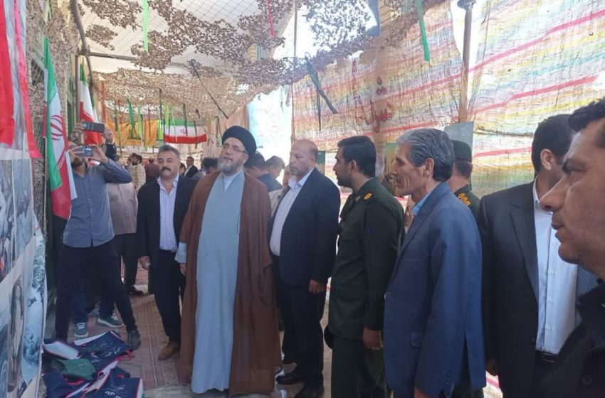  فرماندار میانه از نمایشگاه دفاع مقدس بازدید کرد