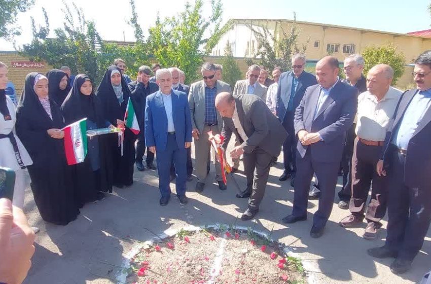  کلنگ ساخت سالن ورزشی دبیرستان آیت اله احمدی میانجی زمین زده شد
