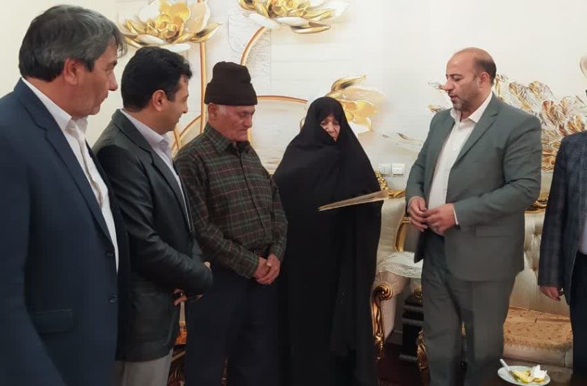  فرماندار میانه با خانواده های شهدا و جانبازان دفاع مقدس دیدار کرد