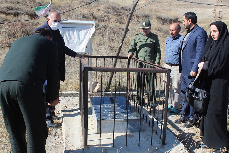  دیدار و تجلیل بخشدار کاغذکنان و جمعی از اعضای شورای اداری بخش از مادر بزرگوار شهید ارجمند سهل آباد