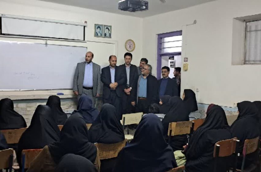  فرماندار میانه از روند برگزاری دوره توانمندسازی معلمان مقطع ابتدایی بازدید کرد