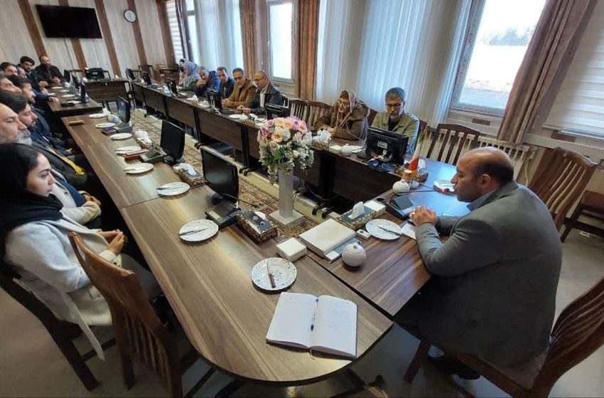  نشست صمیمی فرماندار میانه با هنرمندان شهرستان برگزار شد
