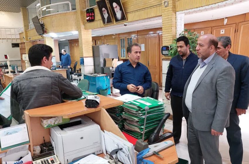  بازدید سرزده فرماندار میانه از دو شعبه بانکی