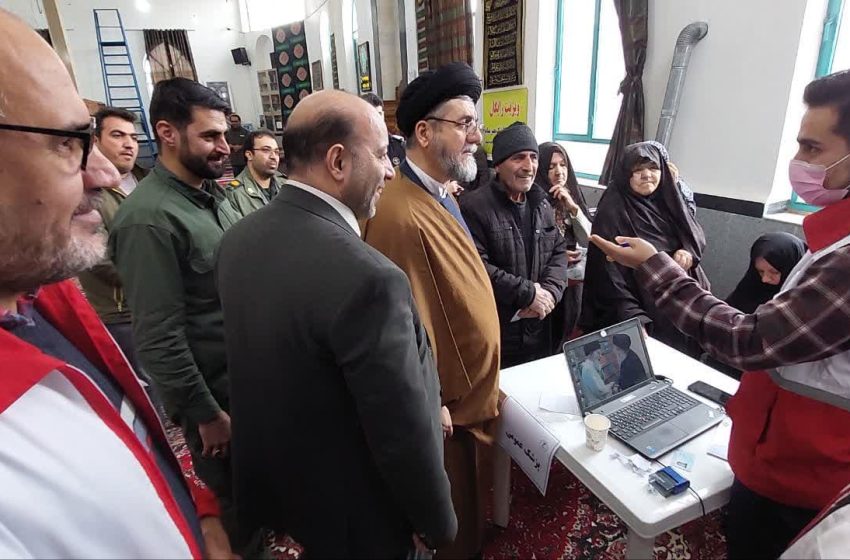 ویزیت رایگان پزشکی با همکاری هلال احمر و سپاه میانه در شهرک امام خمینی(ره) برپا شد