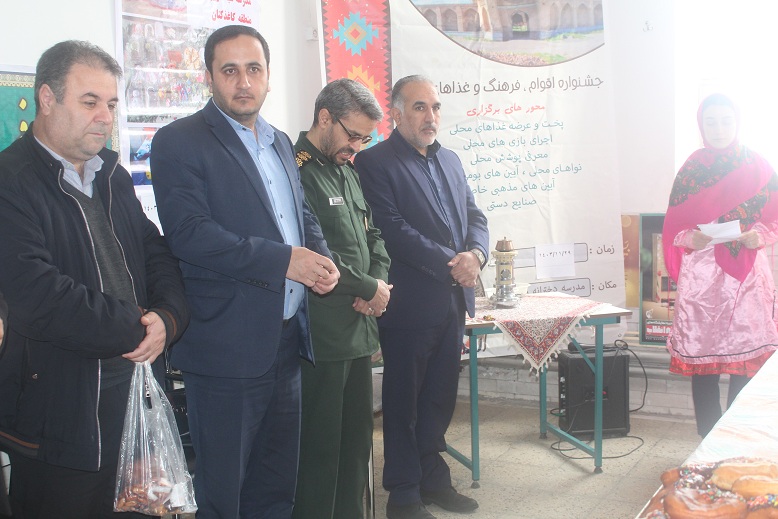  جشنواره دانش آموزی غذا و صنایع دستی در مدارس شهر آقکند کاغذکنان برگزار شد