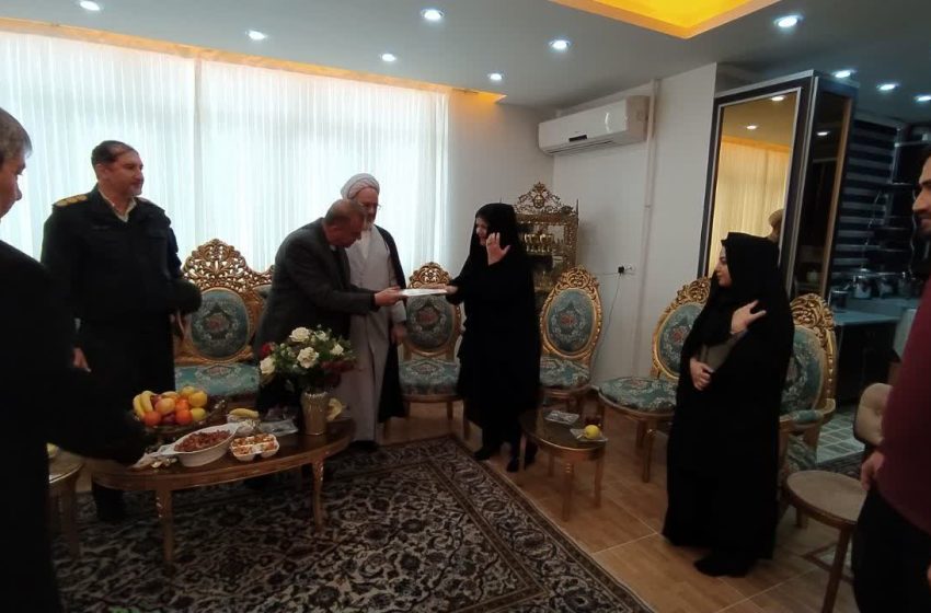  فرماندار میانه با خانواده های دو جانباز متوفی هشت سال دفاع مقدس دیدار کرد
