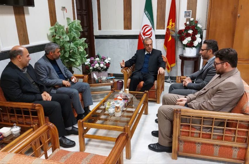  دیدار جمعی از مدیران ادارات با فرماندار ویژه شهرستان میانه برای تبریک انتصاب