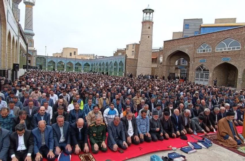  صفوف نماز عید فطر در جوار بارگاه امامزاده اسماعیل(ع) میانه