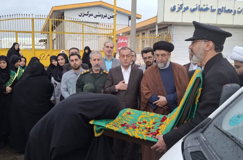  شمیم خوش پرچم بارگاه رضوی شهر میانه را عطرآگین کرد