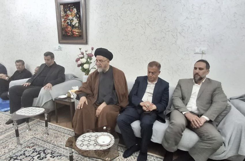  فرماندار ویژه میانه با خانواده شهید رضا خبازی دیدار کرد