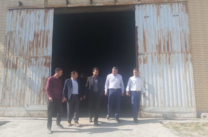 بازدید فرهادی بخشدار کندوان از مرکز خرید گندم و روند توزیع اقلام یارانه‌ای