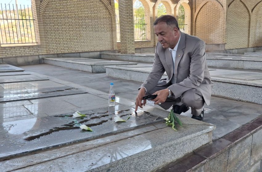  همزمان با هفته دولت مزار شهدای میانه غبارروبی و عطرافشانی شد