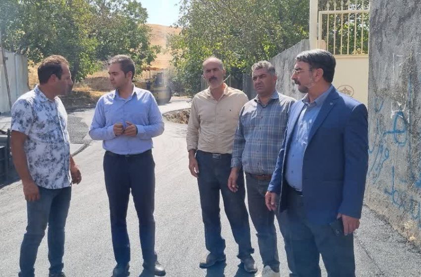  بازدید بخشدار کندوان از پروژه آسفالت‌ریزی معابر در روستاهای آونلیق و النجارق