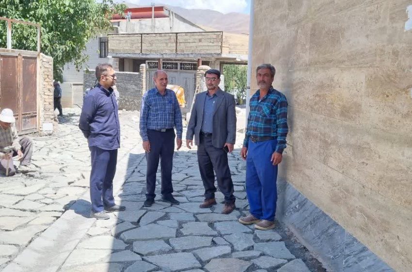  بازدید بخشدار کندوان از پروژه جدول گذاری و سنگ فرش روستای نشق