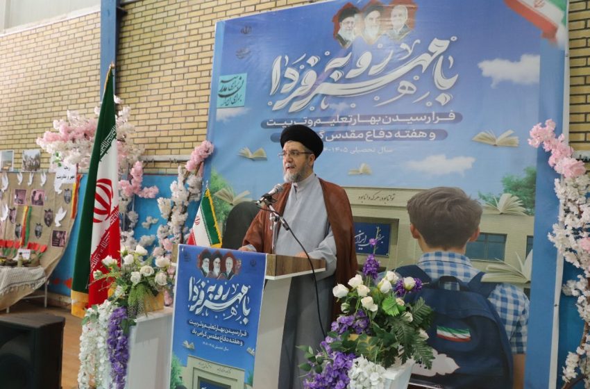  دانش آموزان نقش بسزایی در دفاع مقدس داشتند