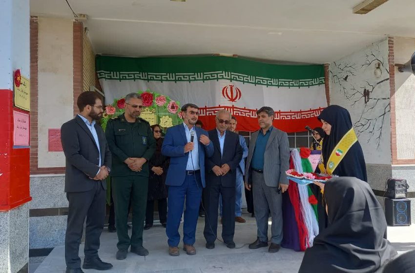  نواخته شدن زنگ اول مهر بمناسبت آغاز سال تحصیلی