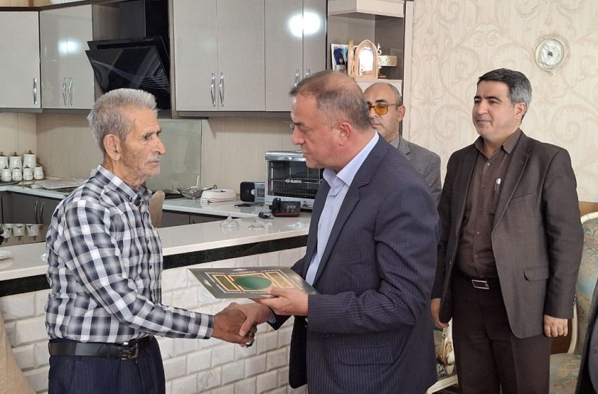  فرماندار ویژه میانه با خانواده شهید “حبیب محمدی” و جانباز سرافراز “علیرضا زمانی” دیدار کرد