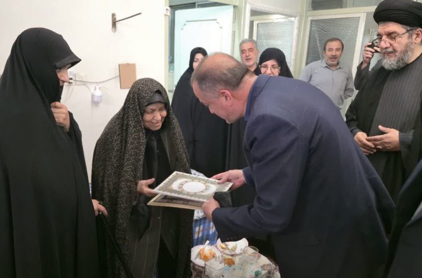  فرماندار ویژه میانه با مادران شهیدان بسیجی “جواد عبدی پور” و “جلال طالشی” دیدار کرد