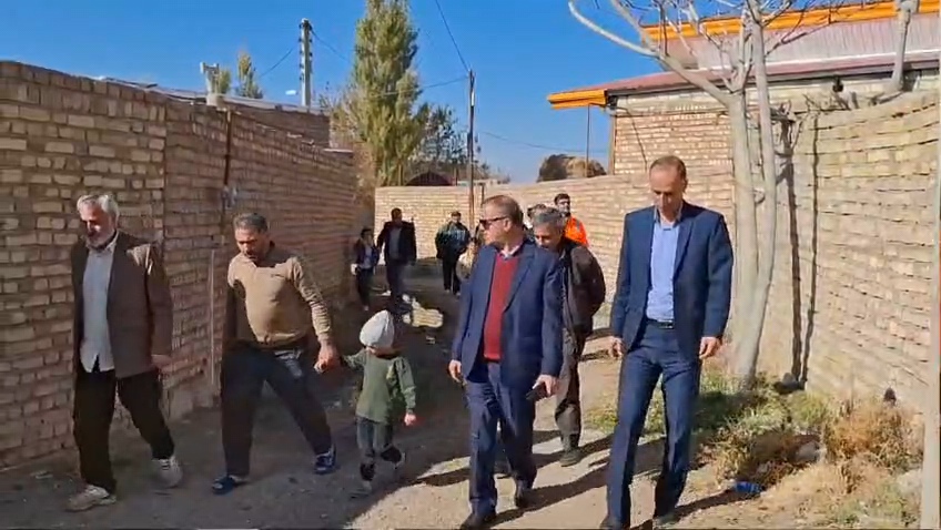  بازدید فرماندار ویژه میانه از تکمیل آسفالت مسیر روستای نوروز آباد/انتقاد فرماندار ویژه میانه از فرایند اصلاح آسفالت مسیر میانه-سرچم