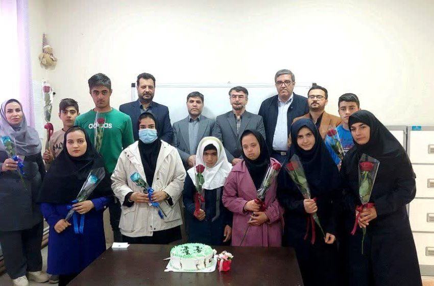 حضور بخشدار کندوان در مدرسه استثنایی نشاط بمناسبت ۱۲ آذر روز جهانی افراد دارای معلولیت