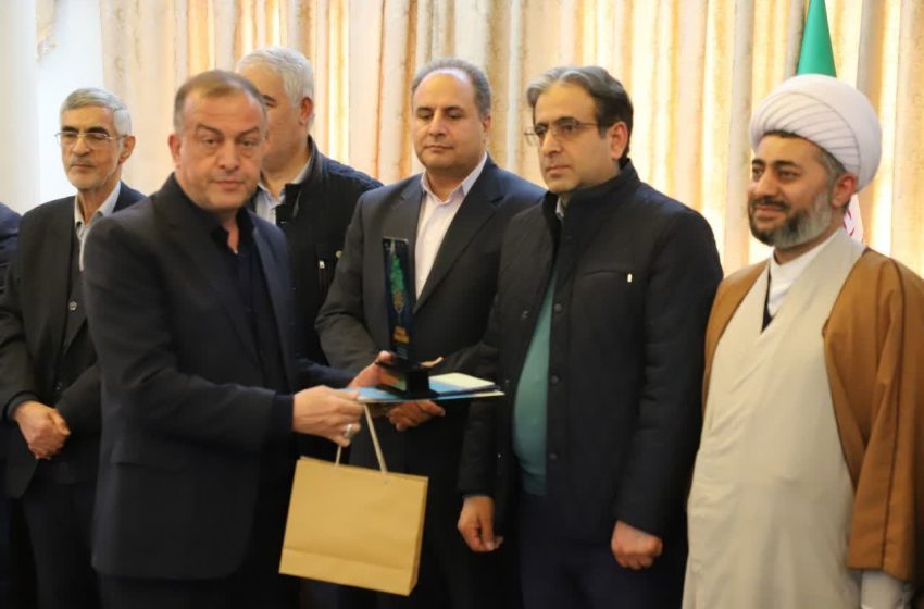  میانه رتبه برتر پویش مردمی بساز مدرسه در سطح استان /  تجلیل از فرماندار ویژه میانه به جهت برنامه های موفق مدرسه سازی